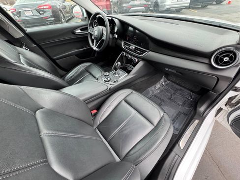 Used 2017 Alfa Romeo Giulia Sprint w/ Cold Weather Package image 22