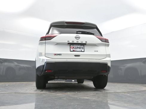 Used 2024 Nissan Rogue S AWD/4WD image 39