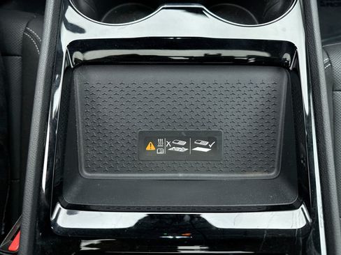 Used 2024 Chevrolet Blazer EV LT AWD/4WD image 17