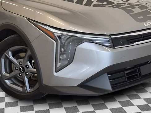 Used 2025 Kia K4 image 30