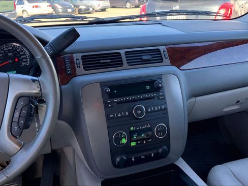 Used 2013 GMC Yukon XL SLT image 6