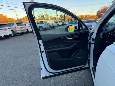 Used 2018 Audi Q7 3.0T Premium Plus w/ Premium Plus Package image 9