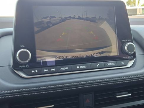 Used 2023 Nissan Rogue SV FWD image 17