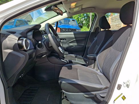 Used 2024 Nissan Versa SV FWD image 22