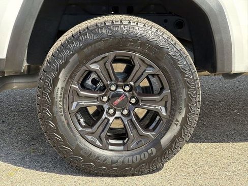 Used 2025 GMC Canyon Elevation RWD image 32