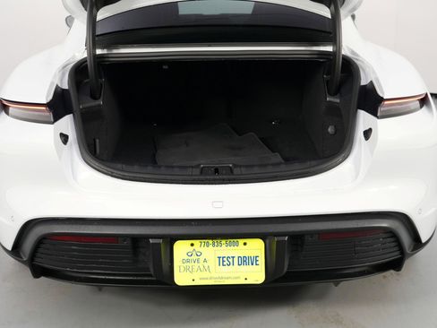 Used 2022 Porsche Taycan image 10