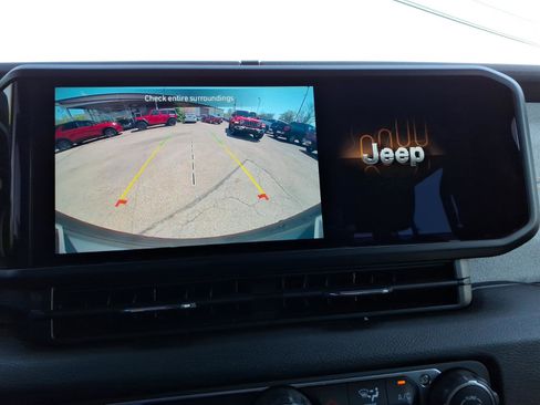 Used 2024 Jeep Wrangler Unlimited w/ Convenience Group image 12