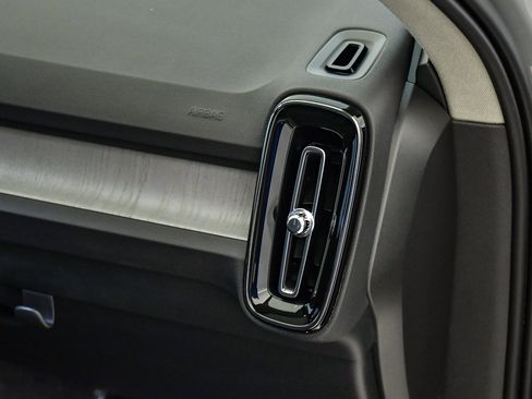 Certified 2025 Volvo XC40 B5 Plus image 16