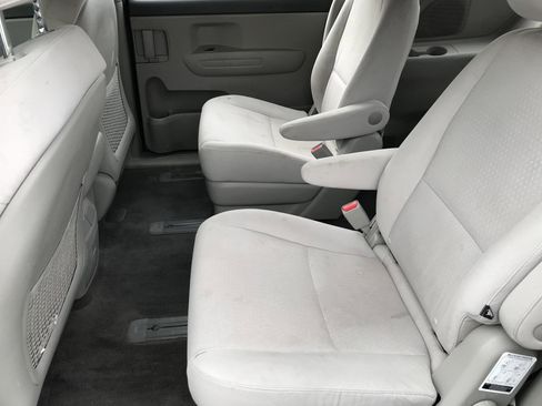 Used 2017 Kia Sedona L image 18