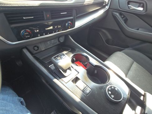 Used 2025 Nissan Rogue SV AWD/4WD image 20