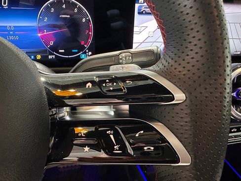 Used 2024 Mercedes-Benz GLB 250 4MATIC image 19