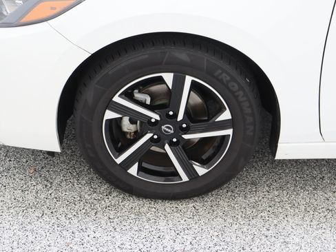 Used 2024 Nissan Sentra SV FWD image 11