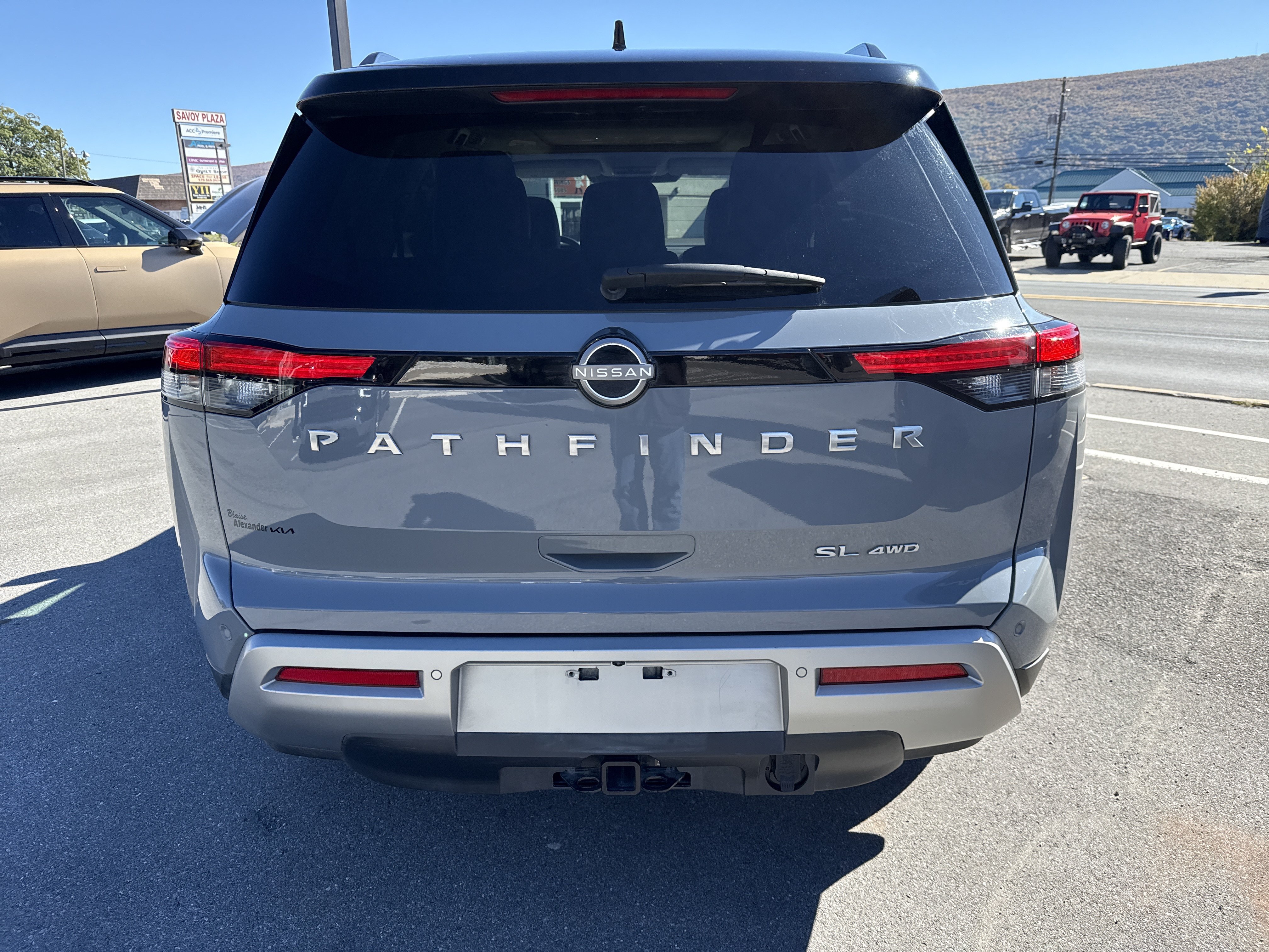 Used 2024 Nissan Pathfinder SL w/ SL Premium Package AWD/4WD image 3