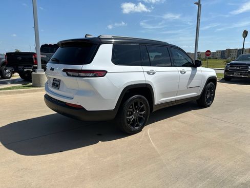 Used 2025 Jeep Grand Cherokee L Limited AWD/4WD image 5