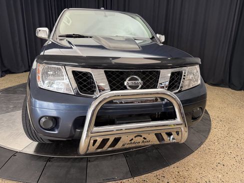 Used 2018 Nissan Frontier SV image 3