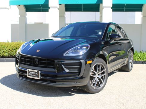 Certified 2025 Porsche Macan image 1