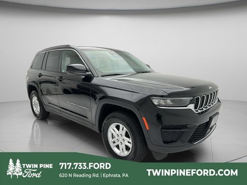 Used 2023 Jeep Grand Cherokee Laredo AWD/4WD image 1