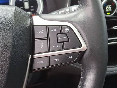 Certified 2024 Toyota Highlander Platinum AWD/4WD image 19