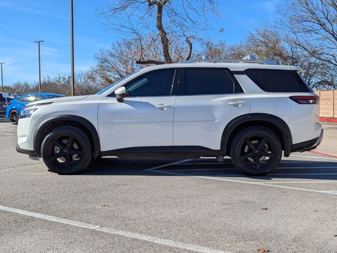 Used 2023 Nissan Pathfinder SL w/ Lighting Package (N92) image 7