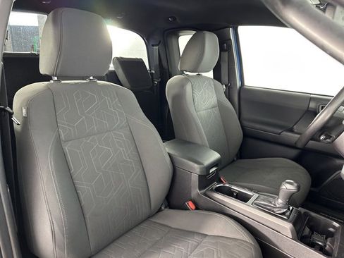 Used 2016 Toyota Tacoma TRD Sport image 26