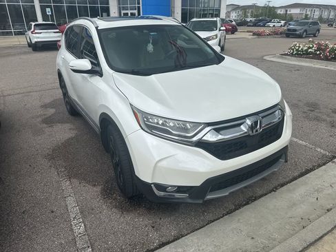 Used 2018 Honda CR-V Touring image 2