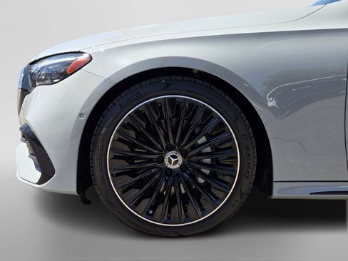 Certified 2024 Mercedes-Benz E 350 4MATIC Sedan w/ MBUS Superscreen Package image 11