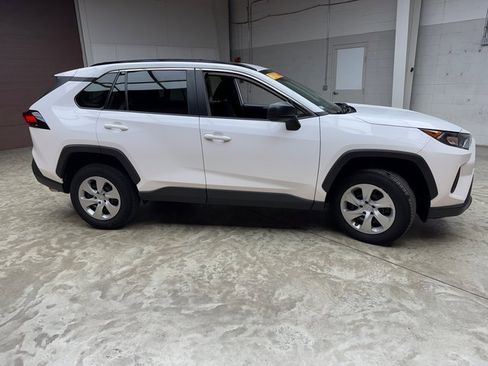 Used 2020 Toyota RAV4 LE image 6