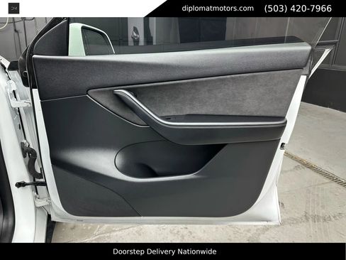 Used 2021 Tesla Model Y Performance image 23
