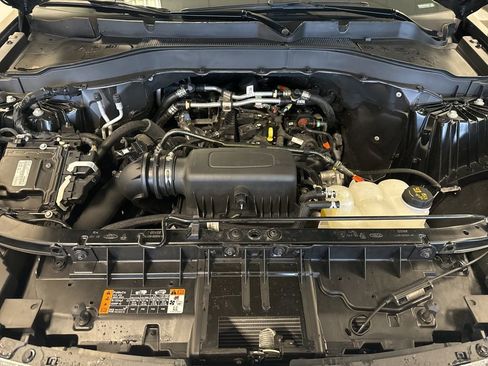 Used 2023 Ford Explorer XLT w/ Equipment Group 202A image 8