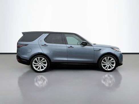 Used 2023 Land Rover Discovery Metropolitan Edition image 6