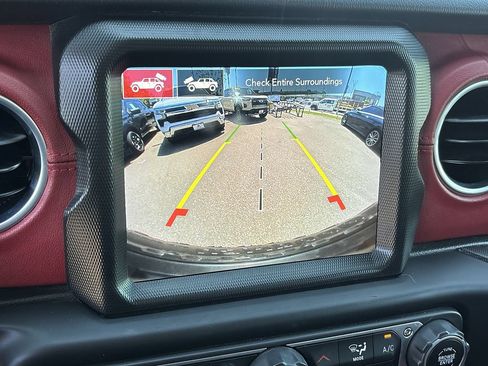 Used 2023 Jeep Wrangler Unlimited Rubicon 4xe AWD/4WD image 17