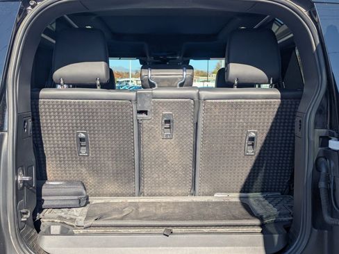 Used 2024 Land Rover Defender 90 X-Dynamic SE image 28