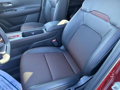 New 2025 Nissan Kicks SR image 17