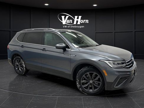 Used 2023 Volkswagen Tiguan SE w/ Panoramic Sunroof Package image 36