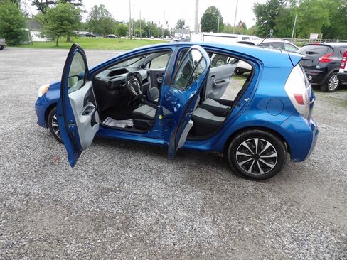 Used 2012 Toyota Prius C Two FWD image 9