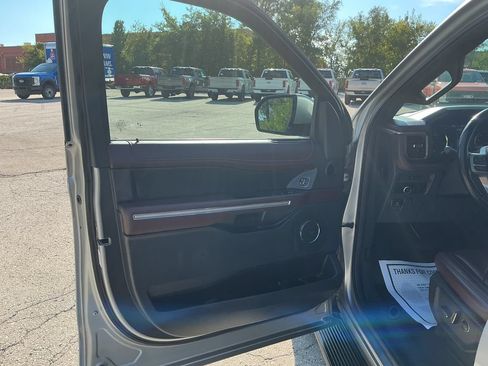 Used 2024 Ford Expedition Max Limited AWD/4WD image 10