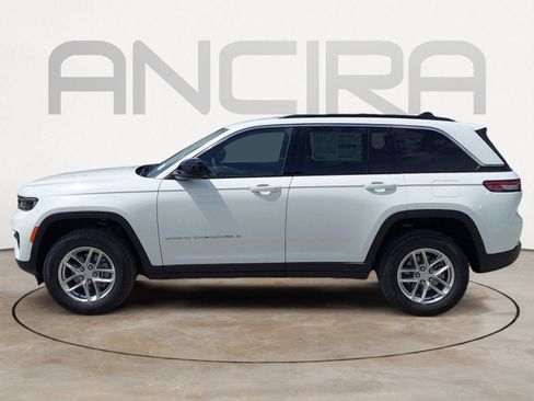 Certified 2026 Jeep Grand Cherokee Laredo AWD/4WD image 9