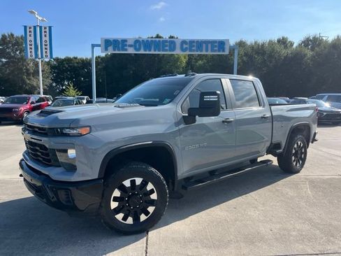 Used 2025 Chevrolet Silverado 2500 Custom w/ Custom Value Package AWD/4WD image 2