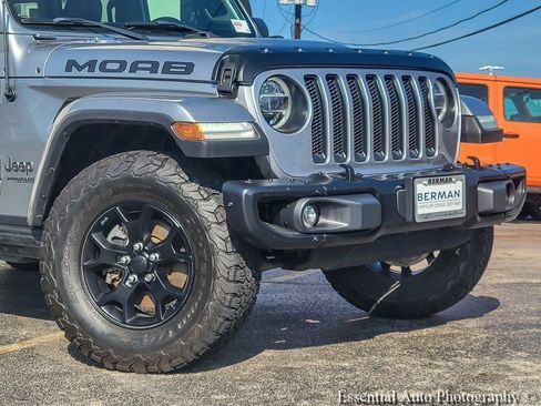Certified 2019 Jeep Wrangler Unlimited Sahara w/ Quick Order Package 24M Moab AWD/4WD image 4
