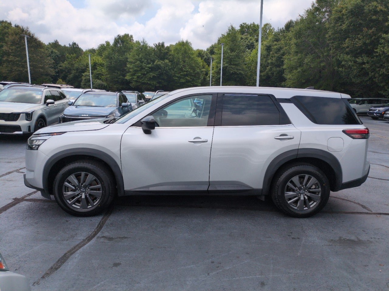 Used 2023 Nissan Pathfinder S AWD/4WD image 4