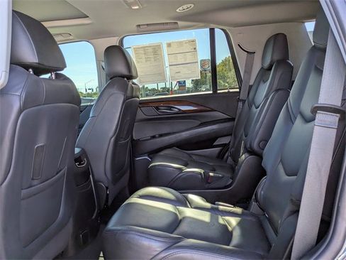 Used 2020 Cadillac Escalade Luxury image 13