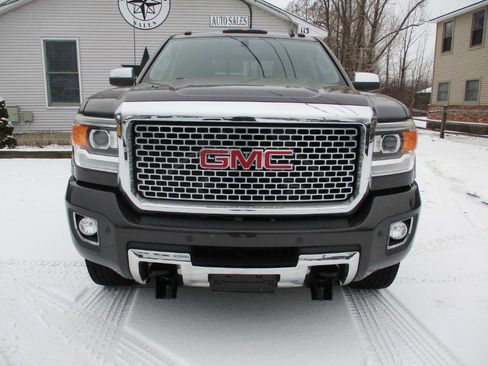 Used 2015 GMC Sierra 2500 Denali w/ Suspension Package, Off-Road image 9