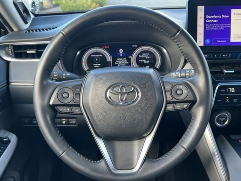 Used 2023 Toyota Venza Limited image 19