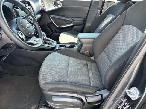 Used 2020 Kia Soul LX image 11
