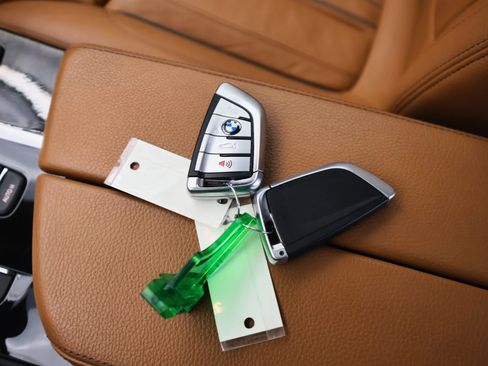 Used 2020 BMW M550i xDrive w/ Dynamic Handling Package image 44