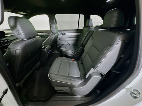 Used 2025 Buick Enclave Preferred image 28