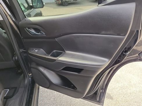 Used 2023 GMC Acadia SLT image 33