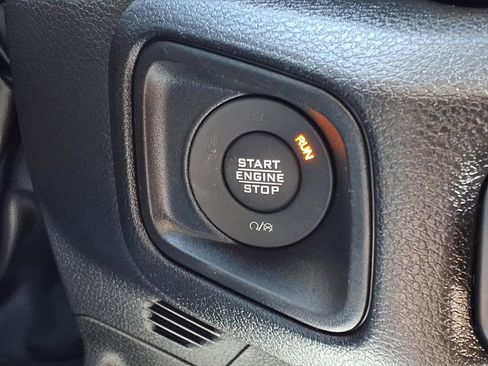 Used 2025 Jeep Gladiator Sport image 15