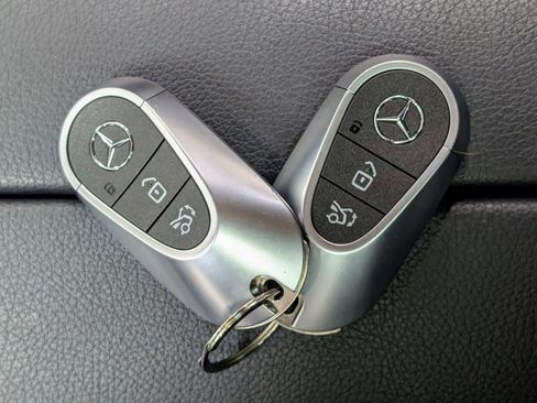 Used 2025 Mercedes-Benz C 300 4MATIC Sedan image 40