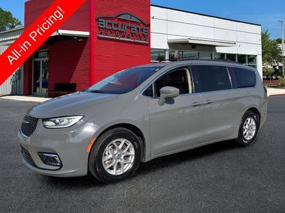 Used 2022 Chrysler Pacifica Touring-L